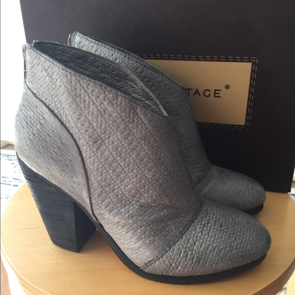 MODERN VINTAGE ankle boots